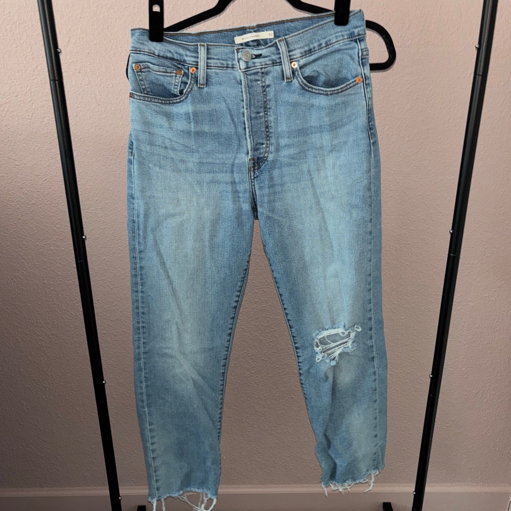 Levi’s Wedgie Straight High Waist Light Wash Capsile Wardrobe Basics Denim Jeans - Picture 2 of 6